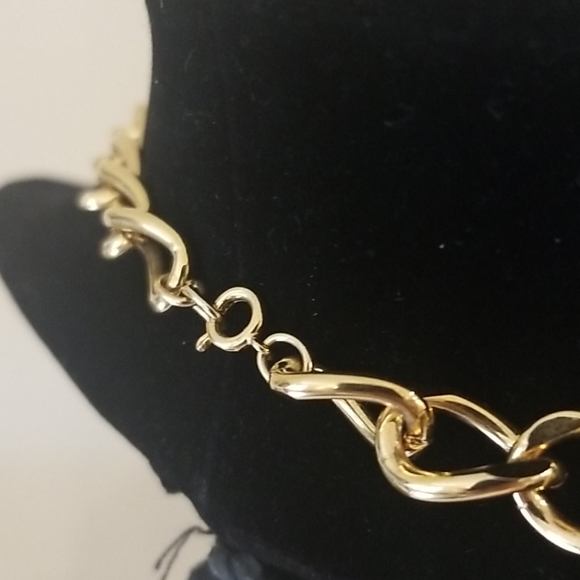 EXQUISITE Gold Tone and Pearl Necklace - Picture 5 of 5